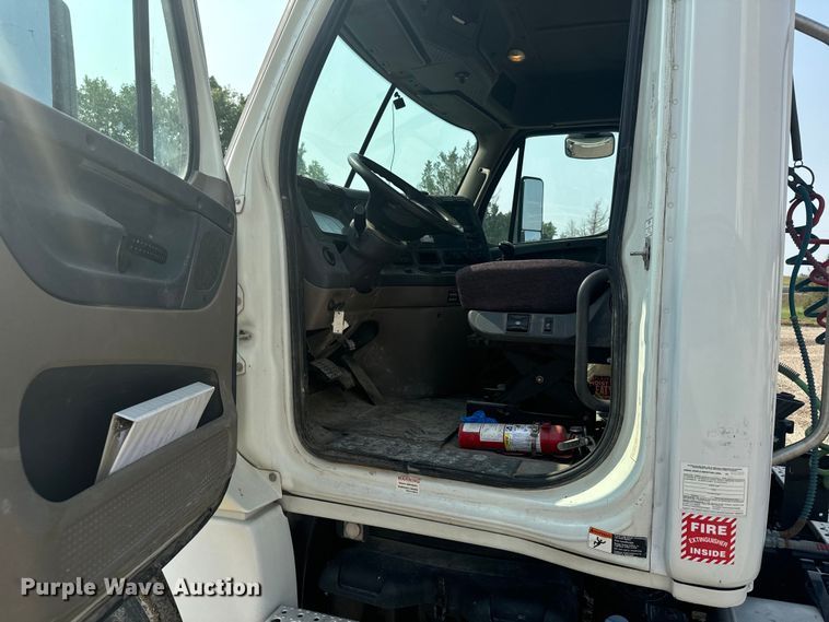 image for item DX3475 2012 Freightliner  Cascadia semi truck