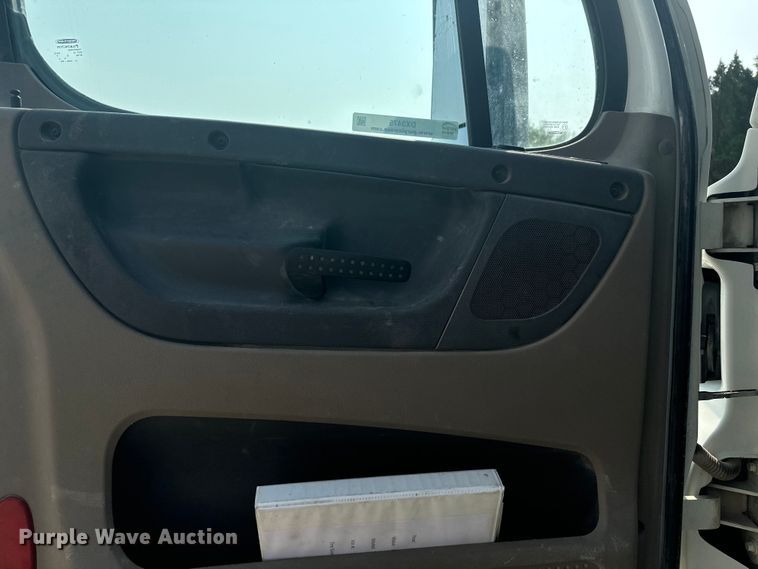 image for item DX3475 2012 Freightliner  Cascadia semi truck