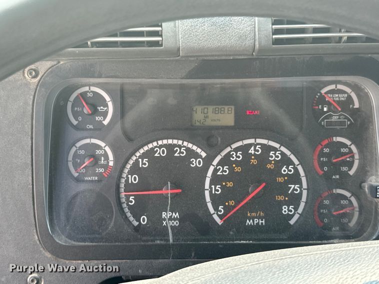 image for item DX3475 2012 Freightliner  Cascadia semi truck