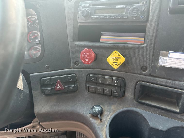 image for item DX3475 2012 Freightliner  Cascadia semi truck