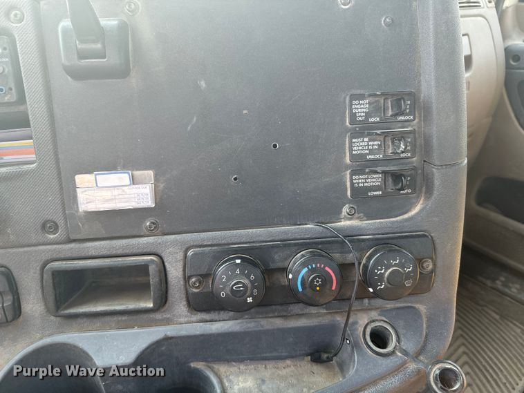 image for item DX3475 2012 Freightliner  Cascadia semi truck