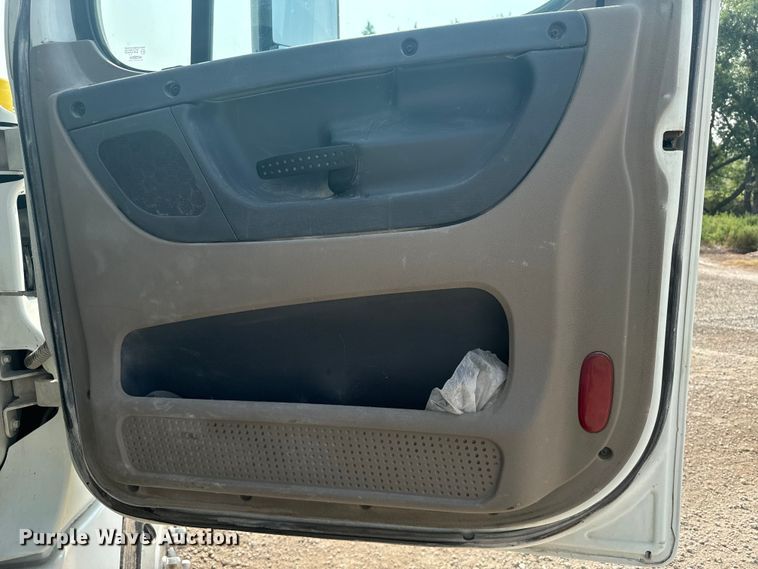 image for item DX3475 2012 Freightliner  Cascadia semi truck