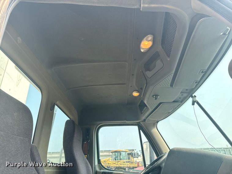 image for item DX3475 2012 Freightliner  Cascadia semi truck