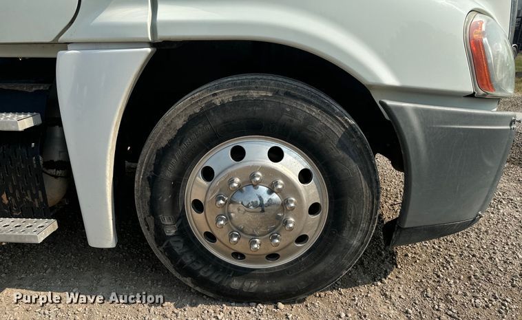 image for item DX3475 2012 Freightliner  Cascadia semi truck