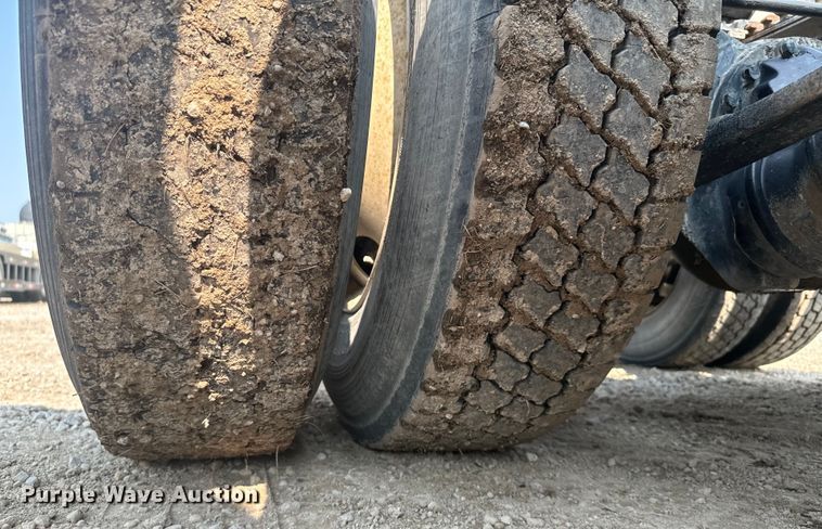 image for item DX3475 2012 Freightliner  Cascadia semi truck