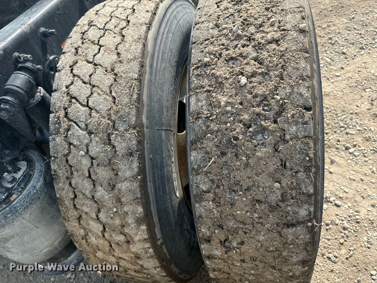 image for item DX3475 2012 Freightliner  Cascadia semi truck