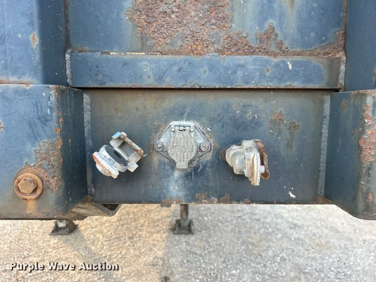 image for item EG0731 2003 Great Dane drop deck trailer