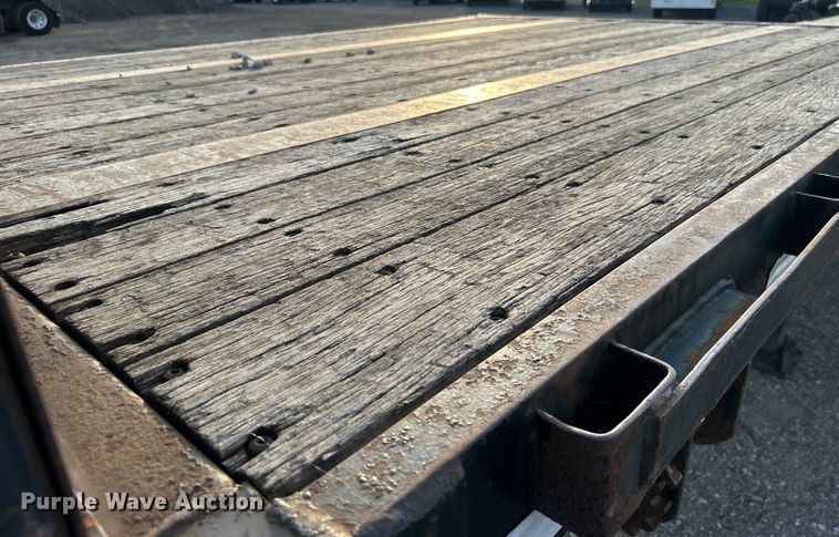 image for item EG0731 2003 Great Dane drop deck trailer