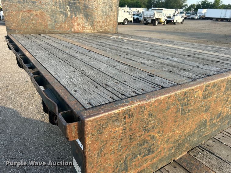 image for item EG0731 2003 Great Dane drop deck trailer