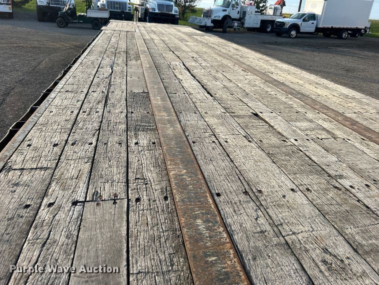 image for item EG0731 2003 Great Dane drop deck trailer