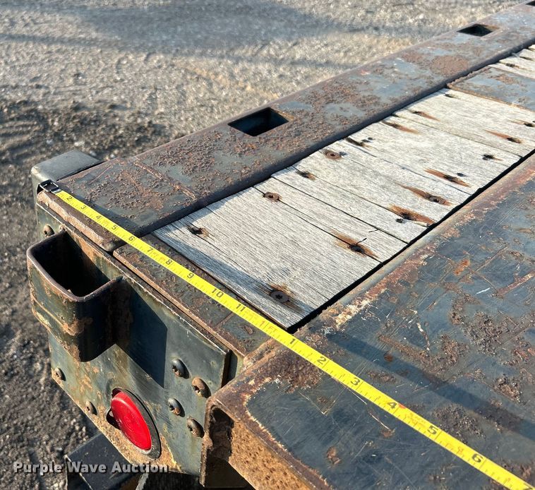 image for item EG0731 2003 Great Dane drop deck trailer