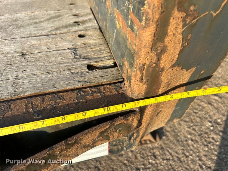 image for item EG0731 2003 Great Dane drop deck trailer