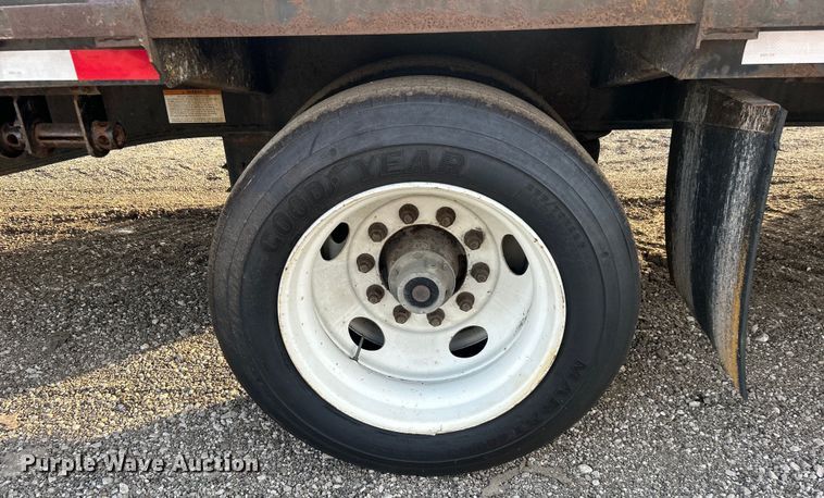 image for item EG0731 2003 Great Dane drop deck trailer