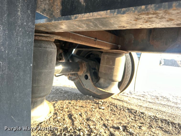 image for item EG0731 2003 Great Dane drop deck trailer