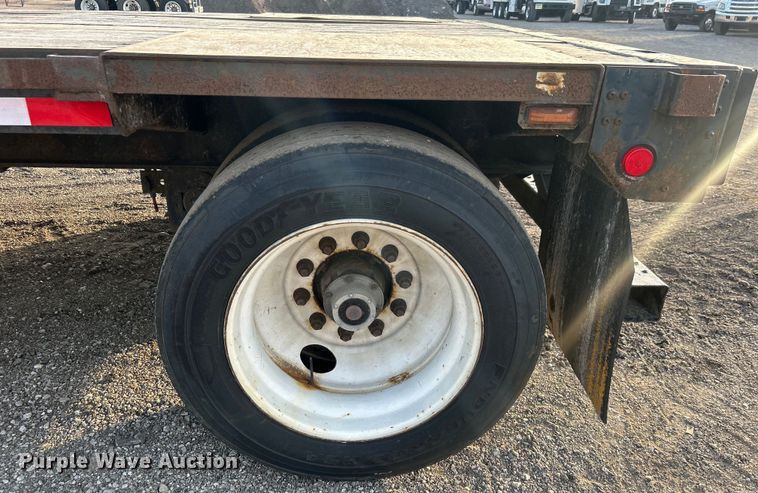 image for item EG0731 2003 Great Dane drop deck trailer