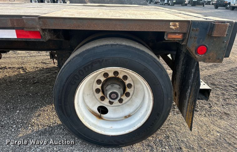 image for item EG0731 2003 Great Dane drop deck trailer