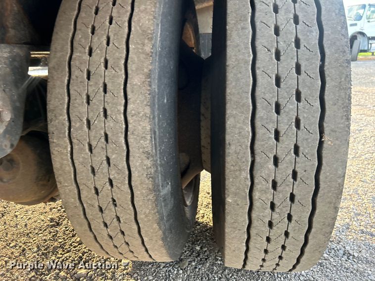 image for item EG0731 2003 Great Dane drop deck trailer