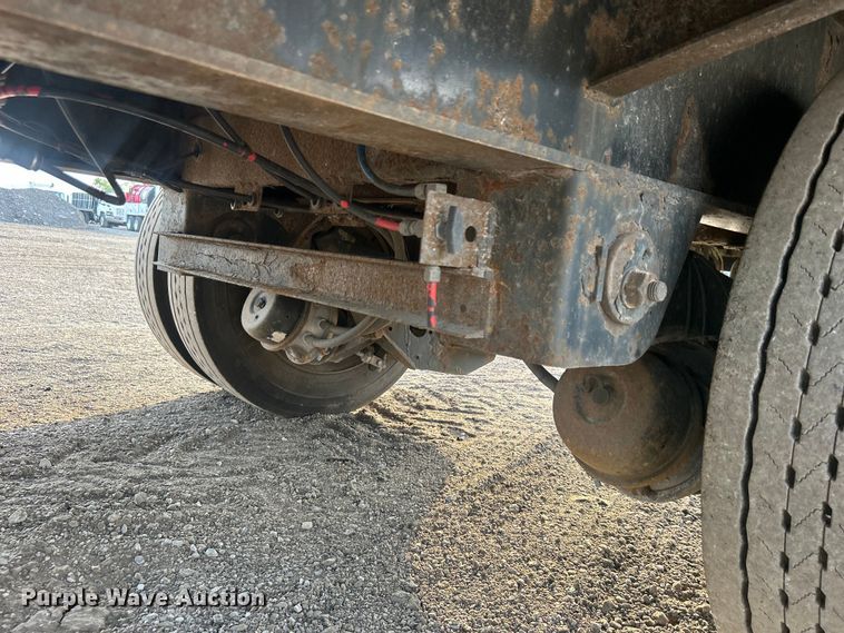 image for item EG0731 2003 Great Dane drop deck trailer