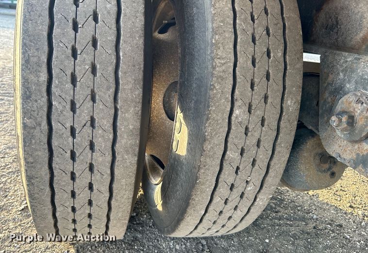 image for item EG0731 2003 Great Dane drop deck trailer