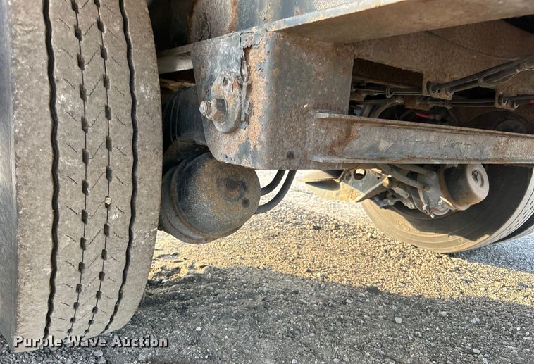 image for item EG0731 2003 Great Dane drop deck trailer