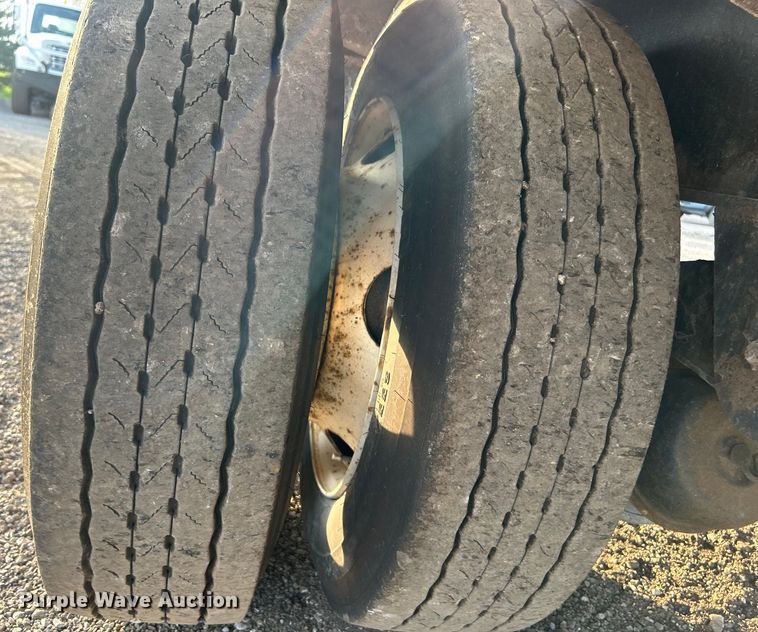 image for item EG0731 2003 Great Dane drop deck trailer