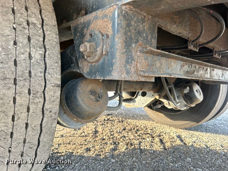 image for item EG0731 2003 Great Dane drop deck trailer