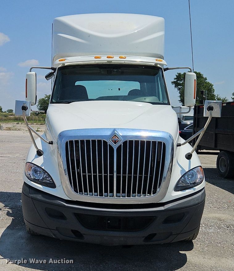 image for item EI3923 2014 International  Pro Star Plus semi truck