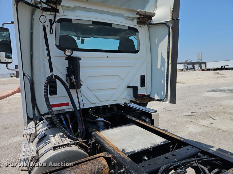 image for item EI3923 2014 International  Pro Star Plus semi truck