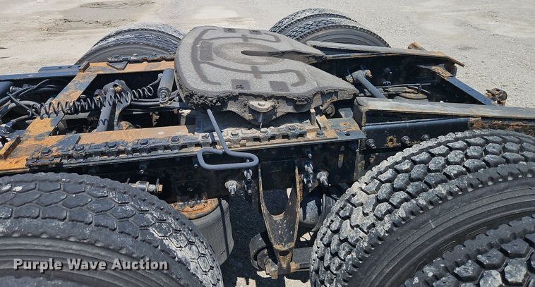 image for item EI3923 2014 International  Pro Star Plus semi truck