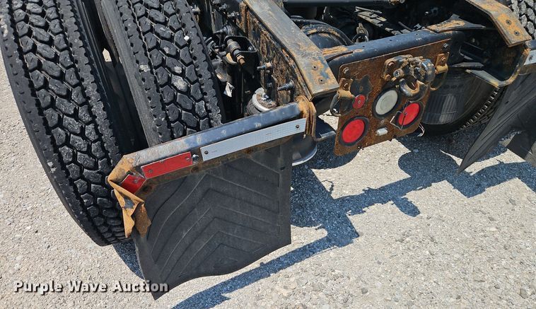 image for item EI3923 2014 International  Pro Star Plus semi truck