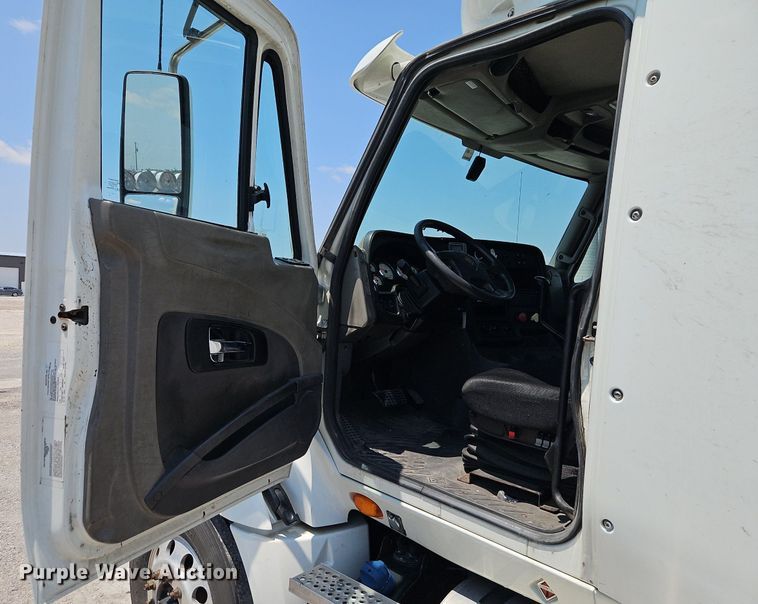 image for item EI3923 2014 International  Pro Star Plus semi truck