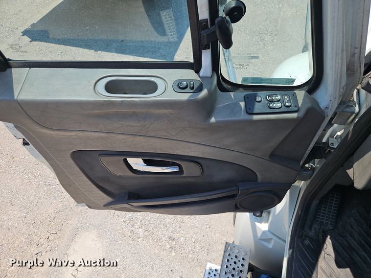 image for item EI3923 2014 International  Pro Star Plus semi truck