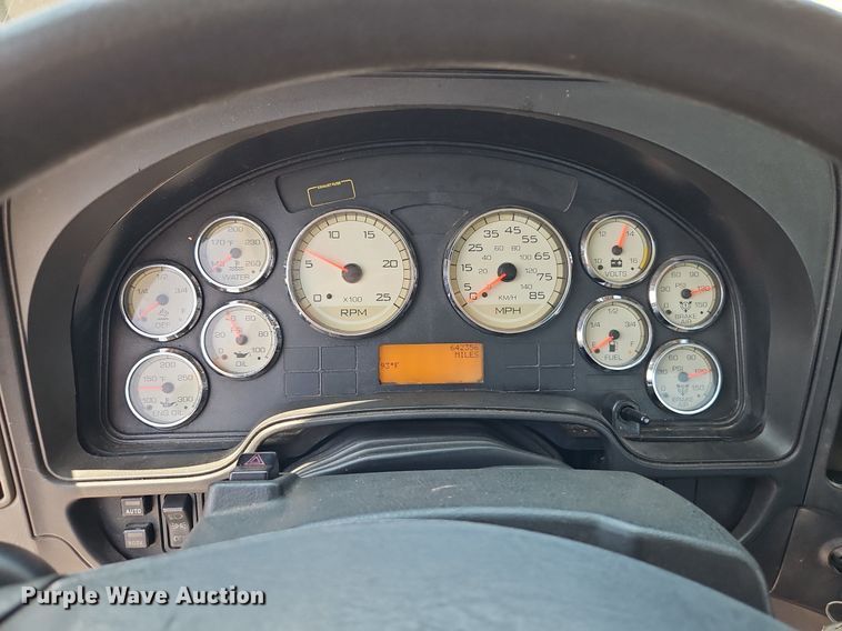 image for item EI3923 2014 International  Pro Star Plus semi truck