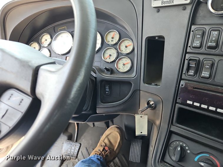 image for item EI3923 2014 International  Pro Star Plus semi truck