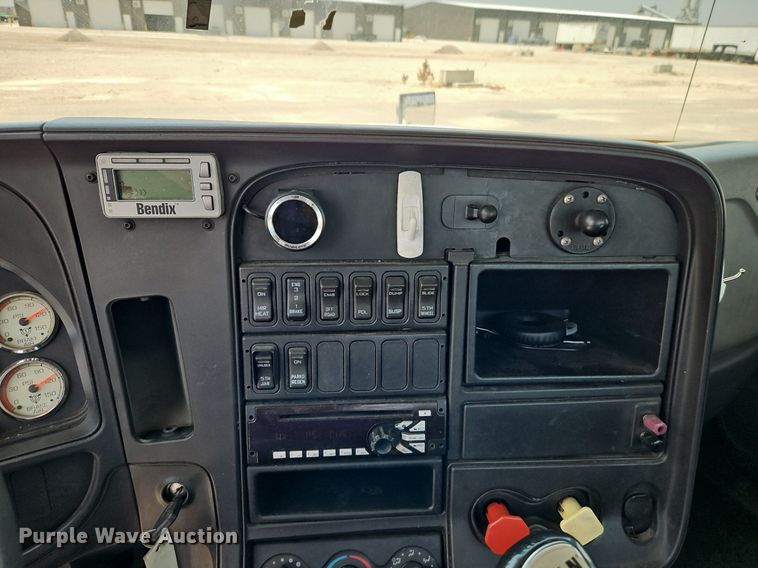 image for item EI3923 2014 International  Pro Star Plus semi truck