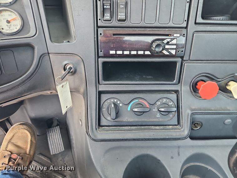 image for item EI3923 2014 International  Pro Star Plus semi truck