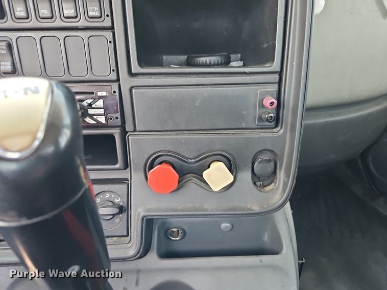 image for item EI3923 2014 International  Pro Star Plus semi truck