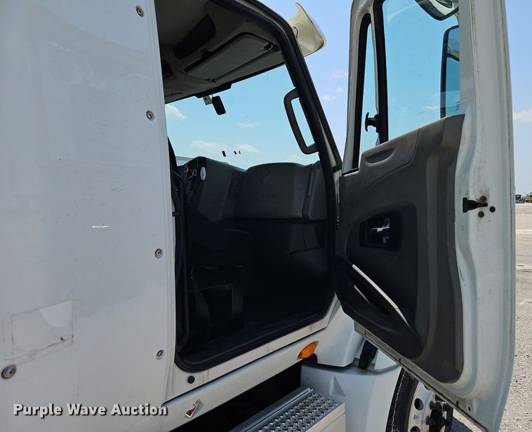 image for item EI3923 2014 International  Pro Star Plus semi truck