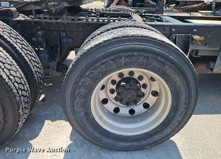 image for item EI3923 2014 International  Pro Star Plus semi truck