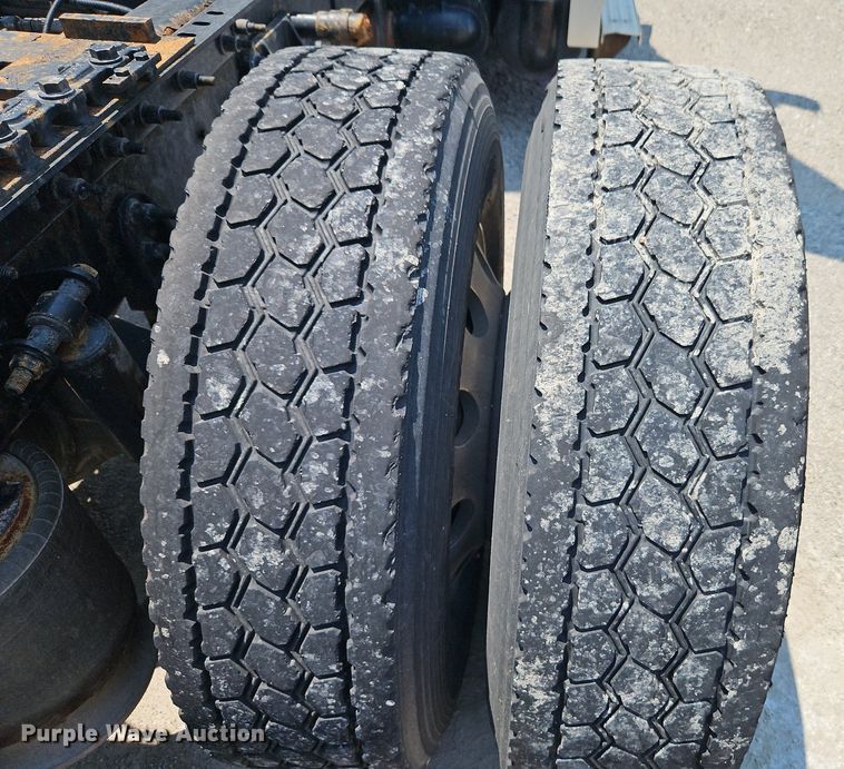 image for item EI3923 2014 International  Pro Star Plus semi truck