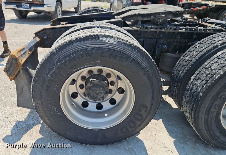 image for item EI3923 2014 International  Pro Star Plus semi truck