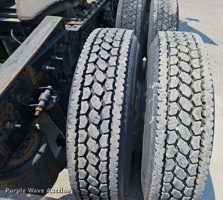 image for item EI3923 2014 International  Pro Star Plus semi truck