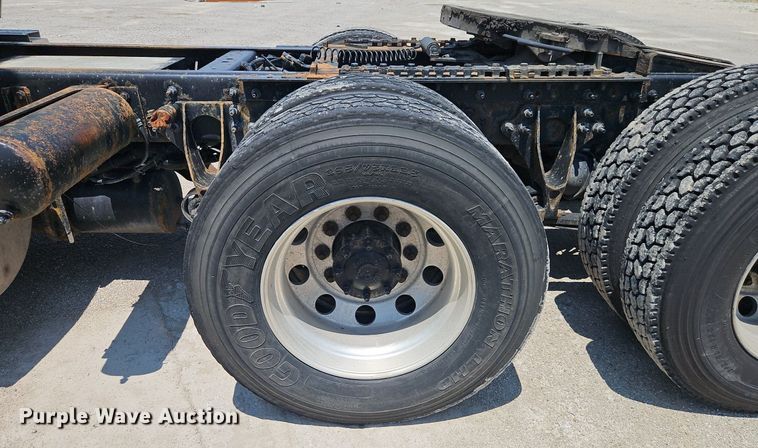 image for item EI3923 2014 International  Pro Star Plus semi truck