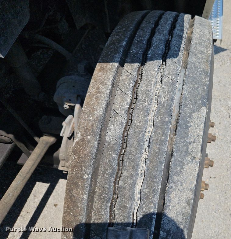 image for item EI3923 2014 International  Pro Star Plus semi truck