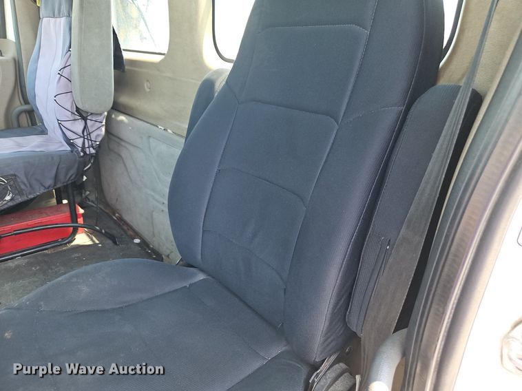 image for item EI3924 2010 Freightliner  Cascadia  semi truck