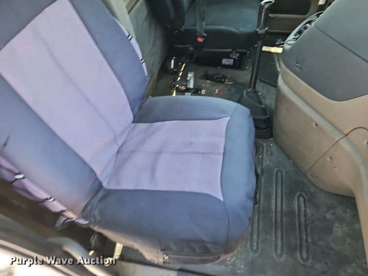 image for item EI3924 2010 Freightliner  Cascadia  semi truck