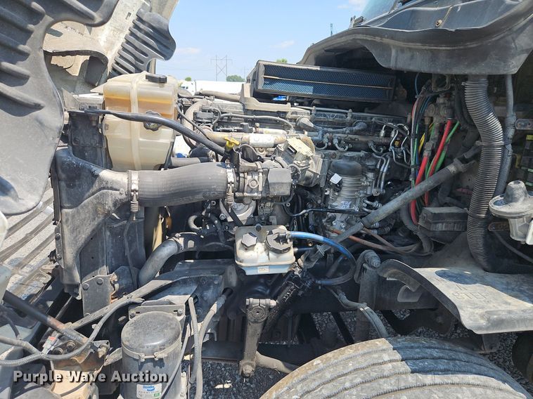 image for item EI3924 2010 Freightliner  Cascadia  semi truck