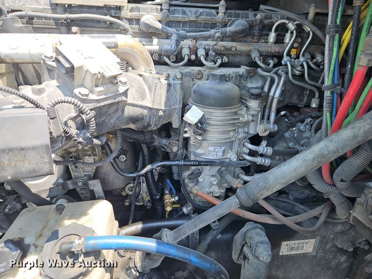 image for item EI3924 2010 Freightliner  Cascadia  semi truck