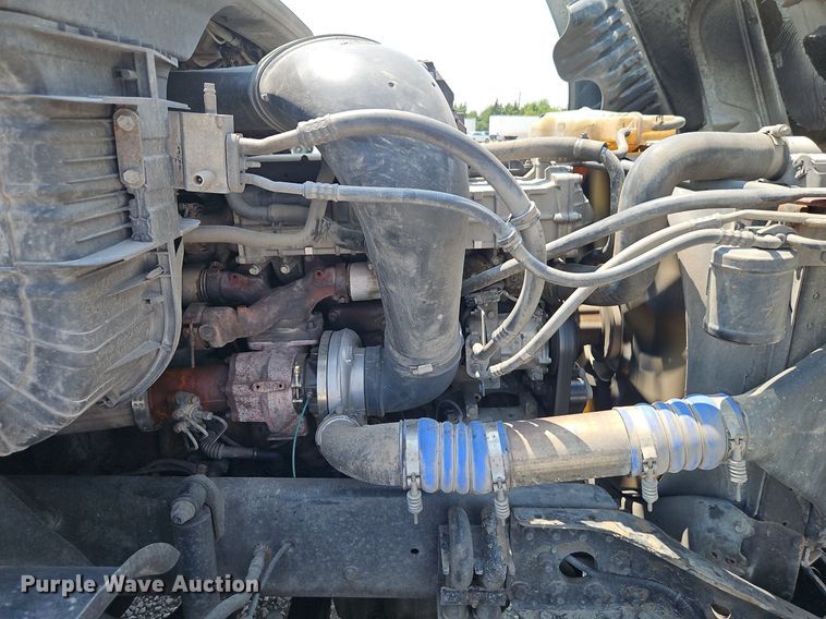 image for item EI3924 2010 Freightliner  Cascadia  semi truck