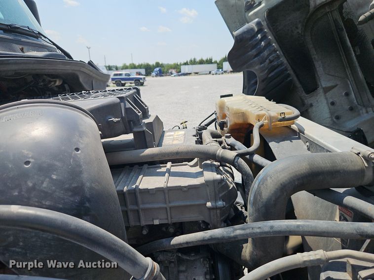 image for item EI3924 2010 Freightliner  Cascadia  semi truck